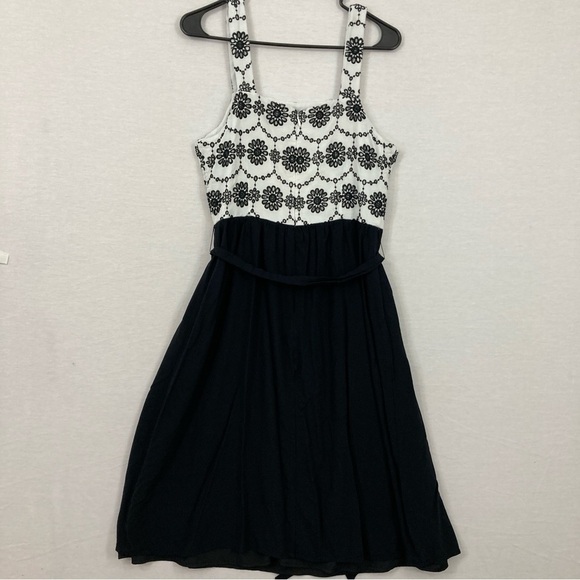 LOFT Black White Floral Embroidered Fit and Flare Belted Dress Size 8 - Picture 9 of 10